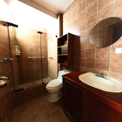 ALQUILER DE LINDA CASA DE 3 PISOS EN PIMENTEL